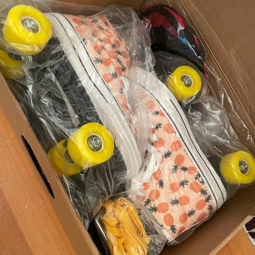 NIB Pineapple Print Roller Skates with Yellow Wheels Size 8.5